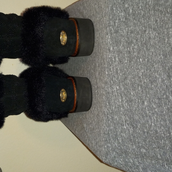 Coach - Picture 3 of 7